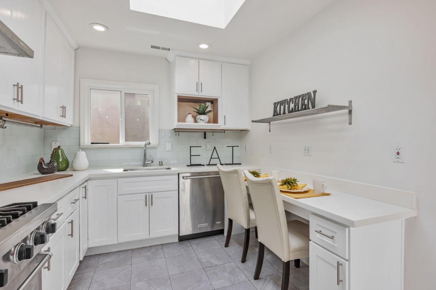 Detail Gallery Image 12 of 36 For 2328 Le Conte Ave, Berkeley,  CA 94709 - 3 Beds | 2 Baths