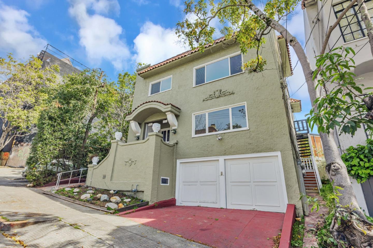 Detail Gallery Image 2 of 36 For 2328 Le Conte Ave, Berkeley,  CA 94709 - 3 Beds | 2 Baths