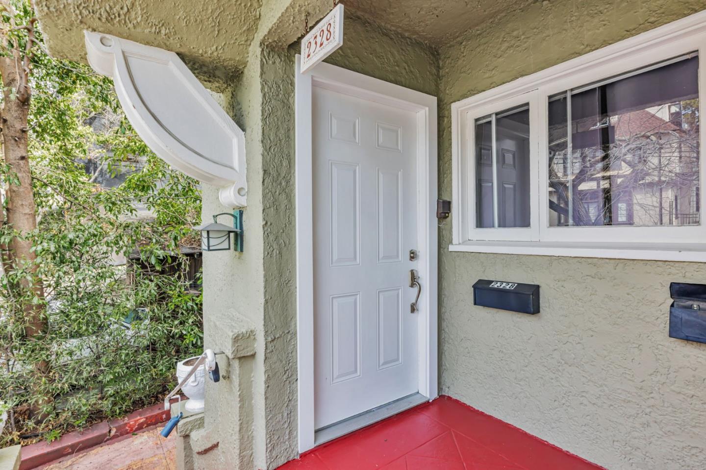 Detail Gallery Image 4 of 36 For 2328 Le Conte Ave, Berkeley,  CA 94709 - 3 Beds | 2 Baths