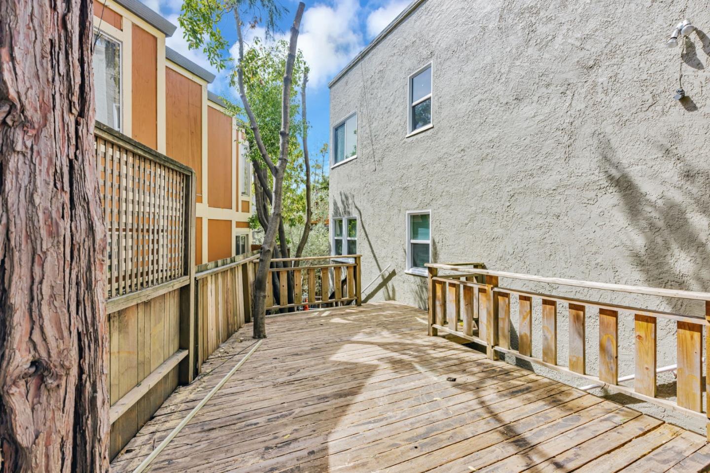 Detail Gallery Image 10 of 12 For 2326 Le Conte Ave #1,  Berkeley,  CA 94709 - 3 Beds | 2 Baths