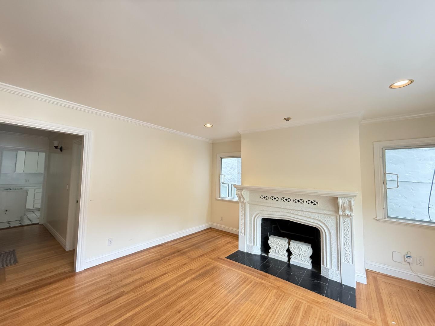 Detail Gallery Image 2 of 12 For 2326 Le Conte Ave #1,  Berkeley,  CA 94709 - 3 Beds | 2 Baths