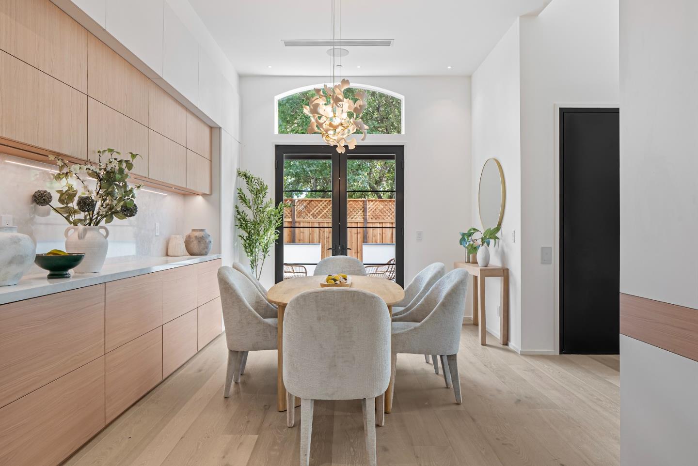 Detail Gallery Image 10 of 87 For 1068 Riverside Dr, Los Altos,  CA 94024 - 5 Beds | 5/1 Baths