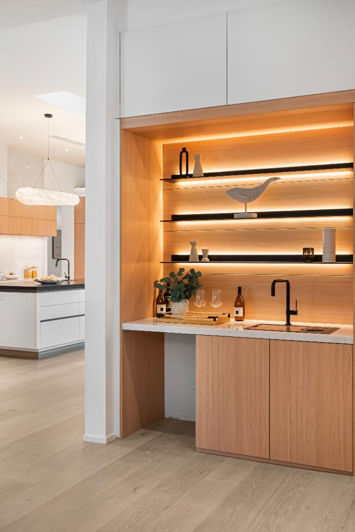 Detail Gallery Image 11 of 87 For 1068 Riverside Dr, Los Altos,  CA 94024 - 5 Beds | 5/1 Baths