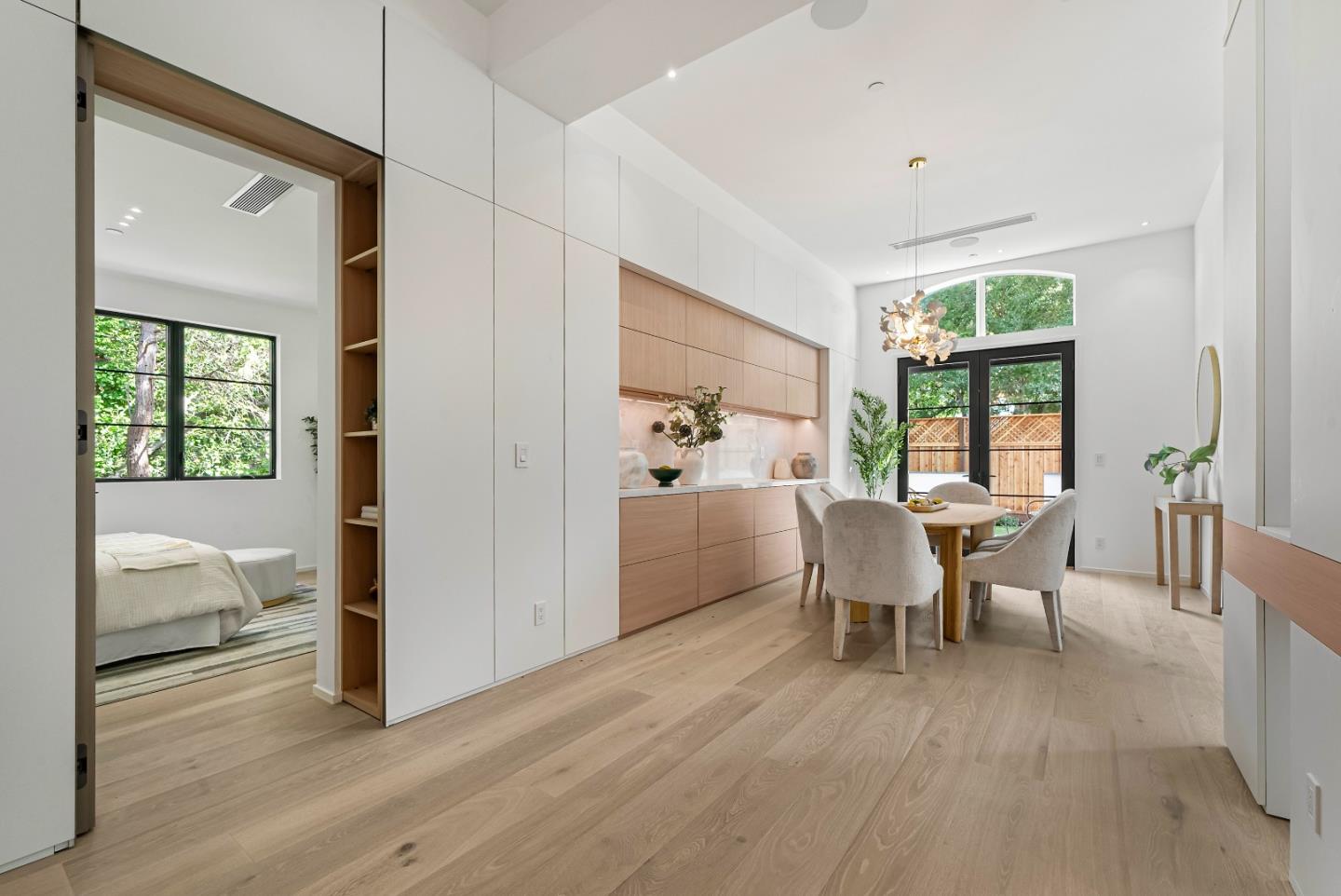 Detail Gallery Image 12 of 87 For 1068 Riverside Dr, Los Altos,  CA 94024 - 5 Beds | 5/1 Baths