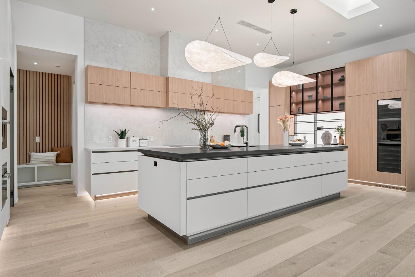 Detail Gallery Image 14 of 87 For 1068 Riverside Dr, Los Altos,  CA 94024 - 5 Beds | 5/1 Baths