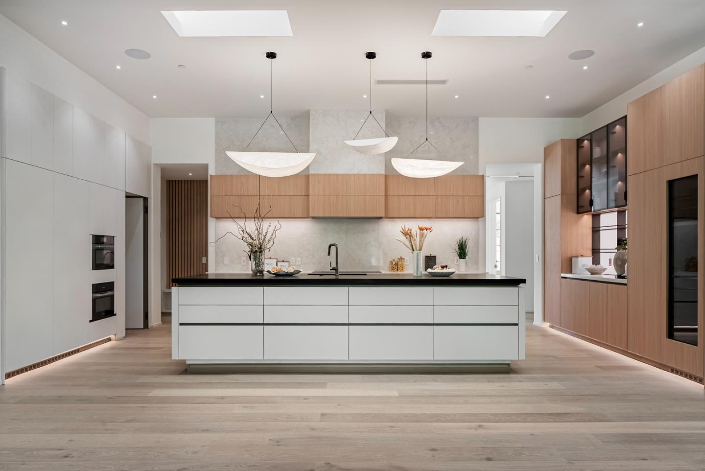 Detail Gallery Image 15 of 87 For 1068 Riverside Dr, Los Altos,  CA 94024 - 5 Beds | 5/1 Baths