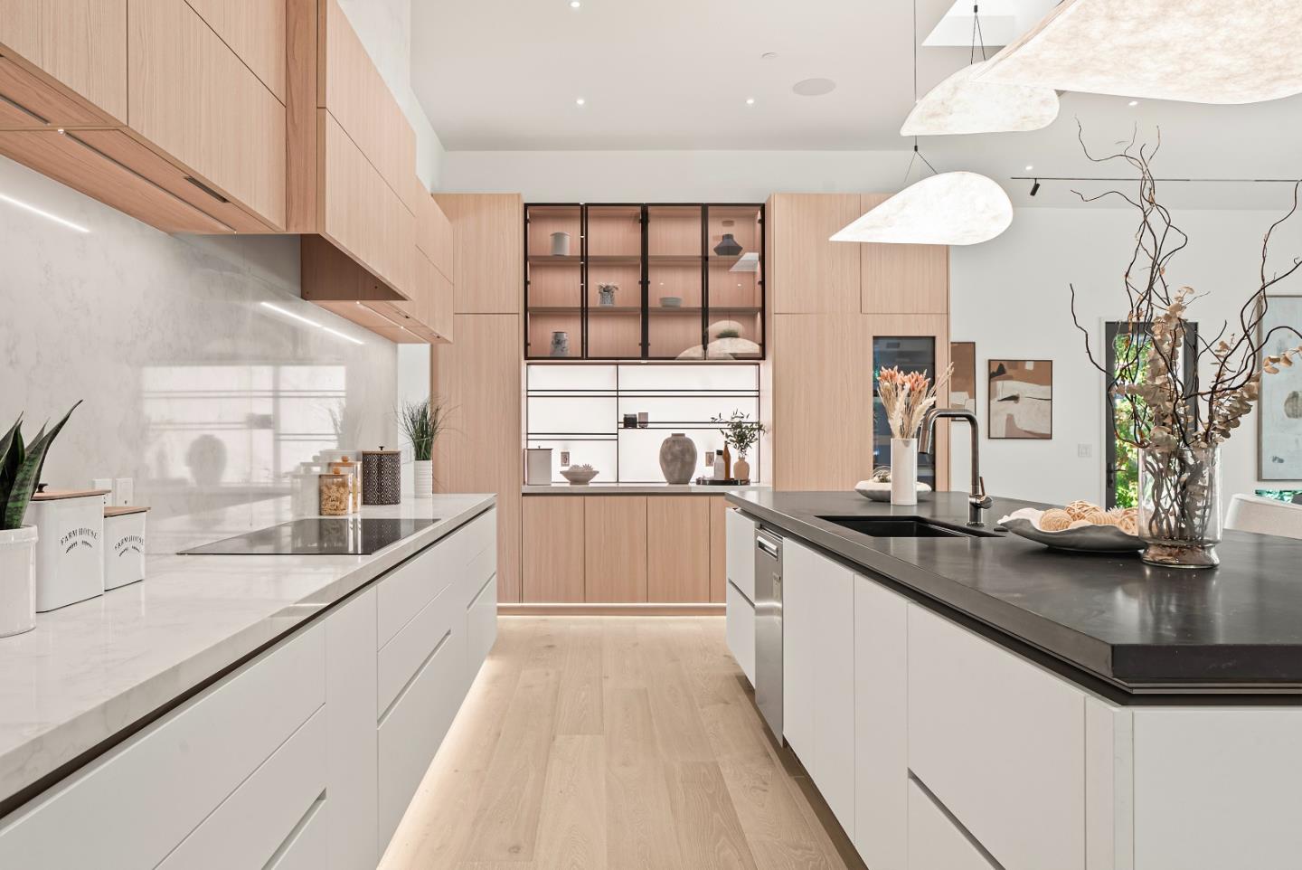 Detail Gallery Image 16 of 87 For 1068 Riverside Dr, Los Altos,  CA 94024 - 5 Beds | 5/1 Baths