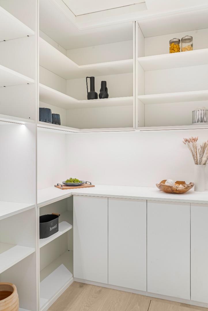Detail Gallery Image 27 of 87 For 1068 Riverside Dr, Los Altos,  CA 94024 - 5 Beds | 5/1 Baths
