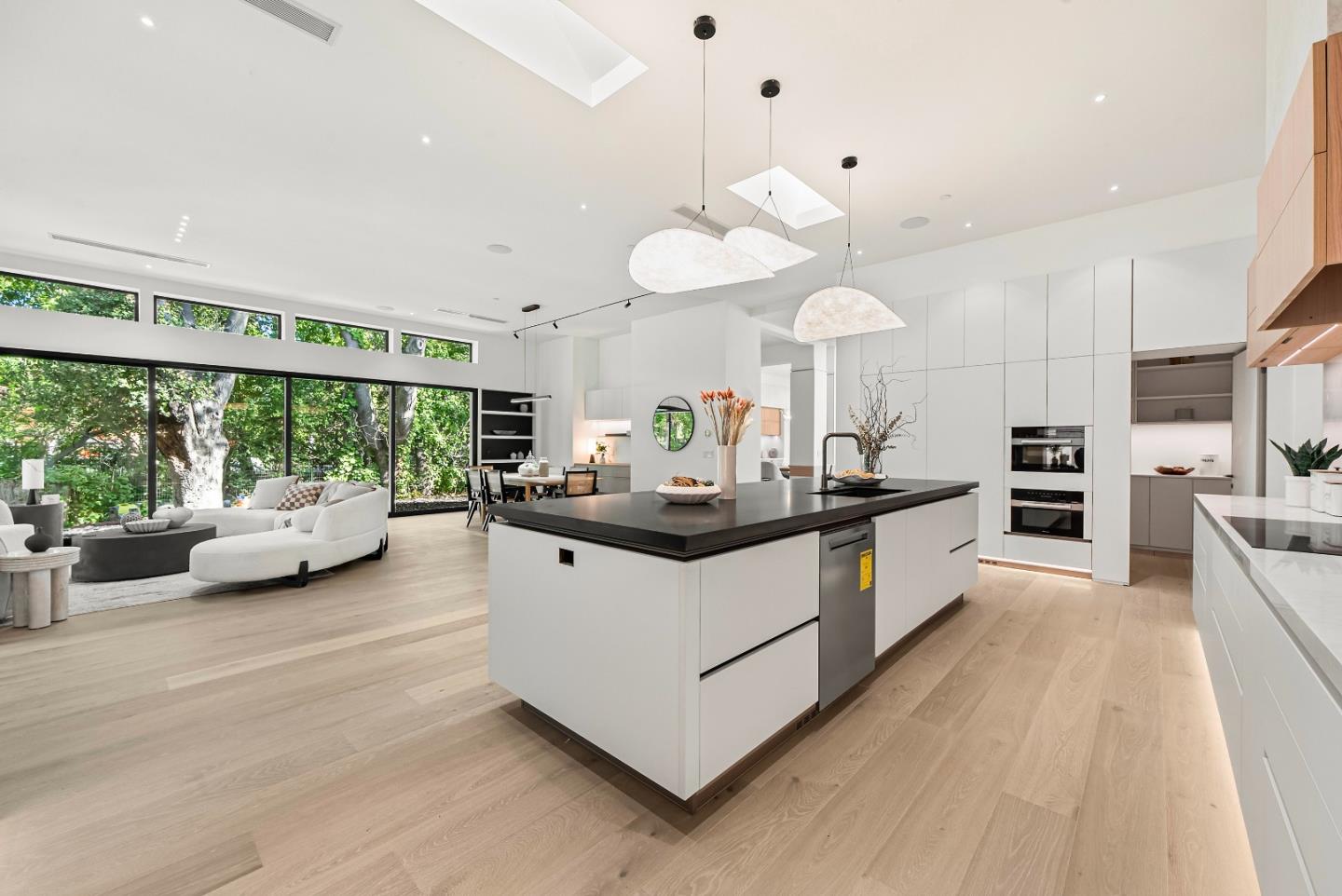 Detail Gallery Image 29 of 87 For 1068 Riverside Dr, Los Altos,  CA 94024 - 5 Beds | 5/1 Baths