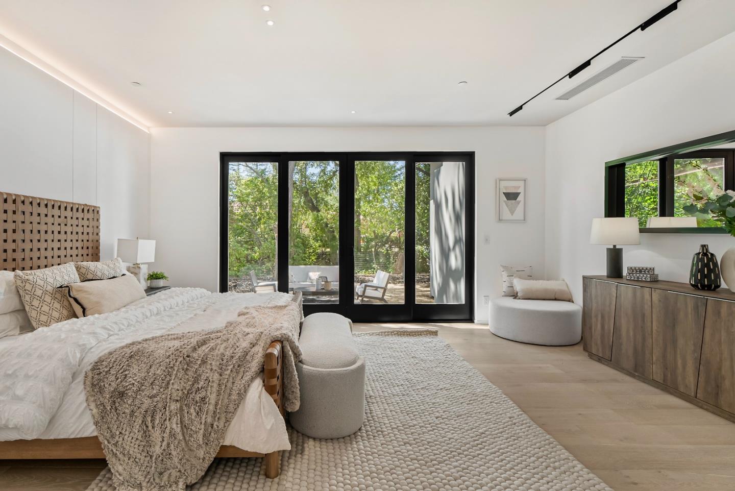 Detail Gallery Image 42 of 87 For 1068 Riverside Dr, Los Altos,  CA 94024 - 5 Beds | 5/1 Baths