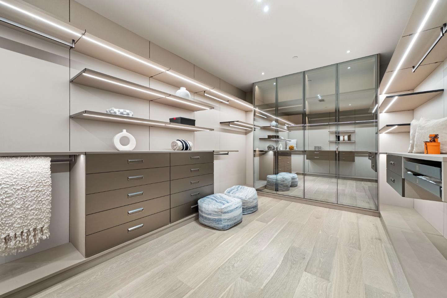 Detail Gallery Image 54 of 87 For 1068 Riverside Dr, Los Altos,  CA 94024 - 5 Beds | 5/1 Baths