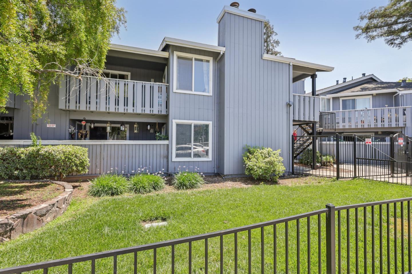 Detail Gallery Image 2 of 11 For 106 Rancho Dr #G,  San Jose,  CA 95111 - 2 Beds | 2 Baths