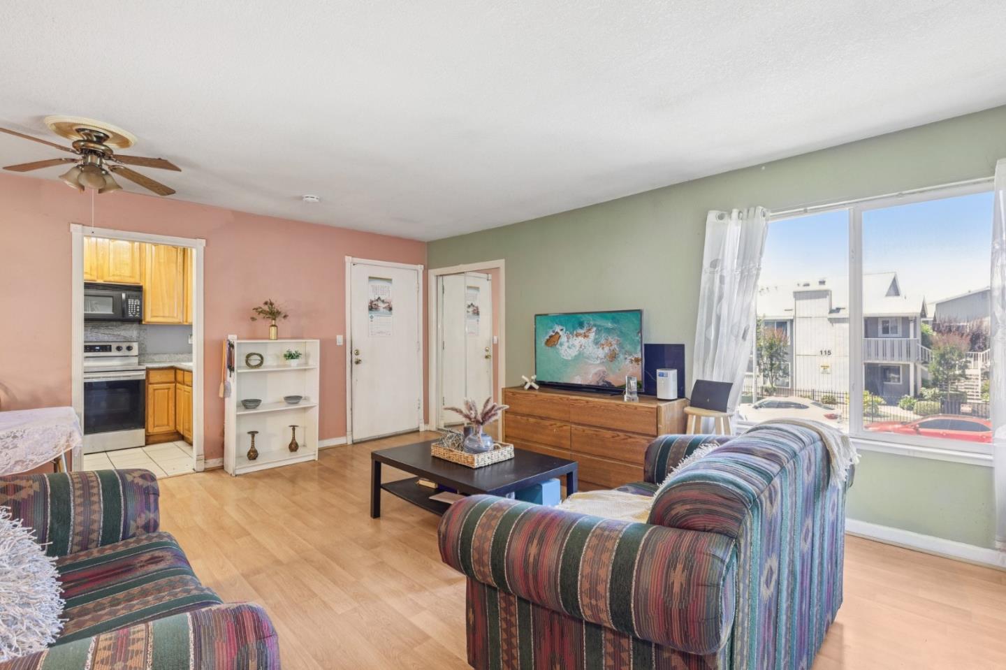 Detail Gallery Image 4 of 11 For 106 Rancho Dr #G,  San Jose,  CA 95111 - 2 Beds | 2 Baths