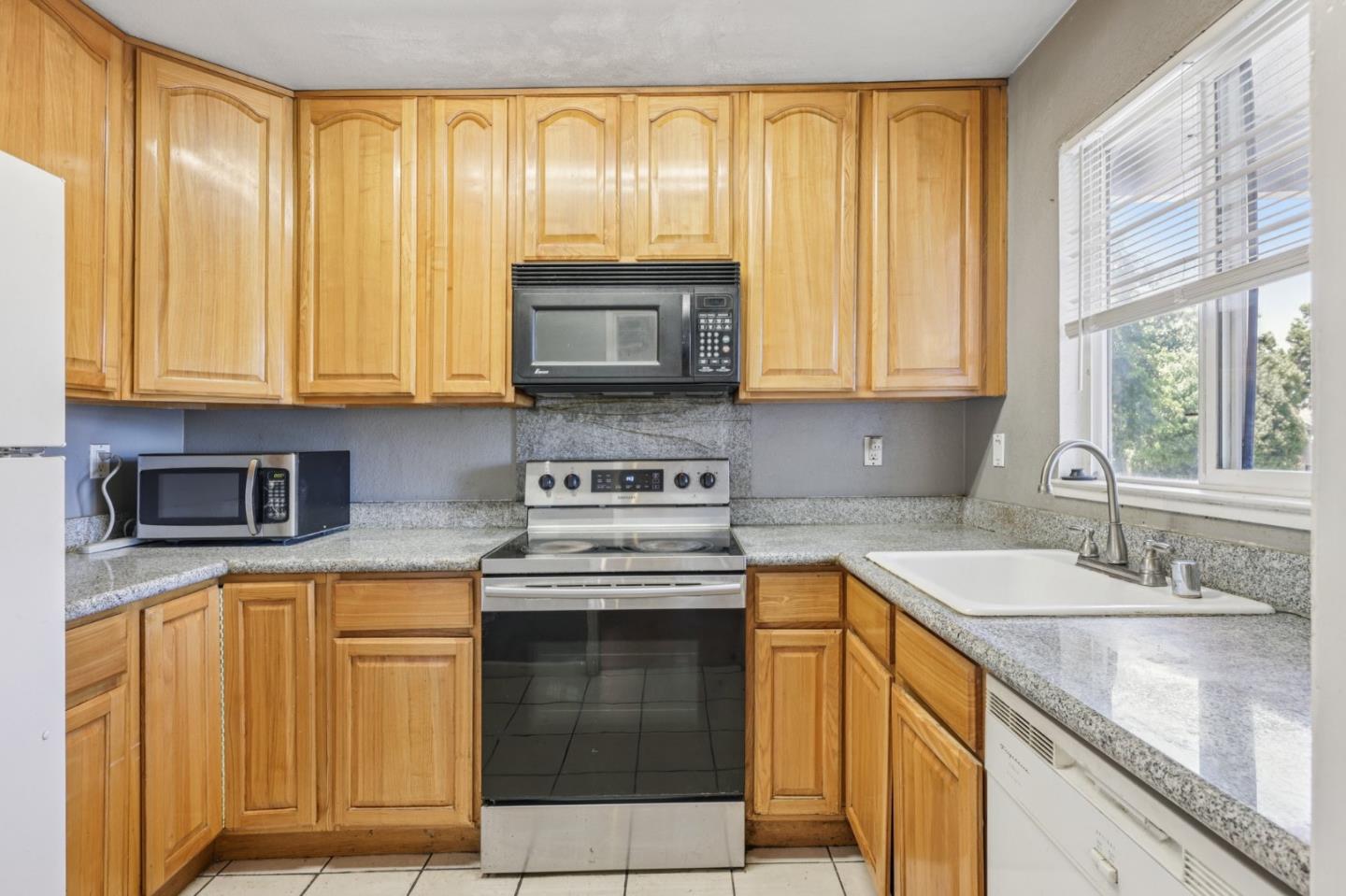 Detail Gallery Image 6 of 11 For 106 Rancho Dr #G,  San Jose,  CA 95111 - 2 Beds | 2 Baths