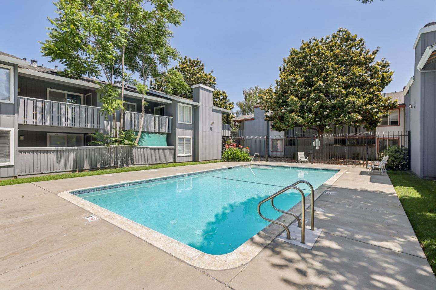 Detail Gallery Image 9 of 11 For 106 Rancho Dr #G,  San Jose,  CA 95111 - 2 Beds | 2 Baths