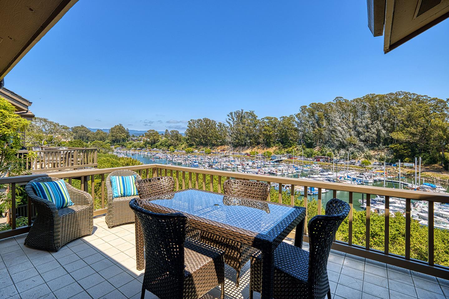 Detail Gallery Image 13 of 41 For 92 Frederick St a,  Santa Cruz,  CA 95062 - 2 Beds | 2/1 Baths