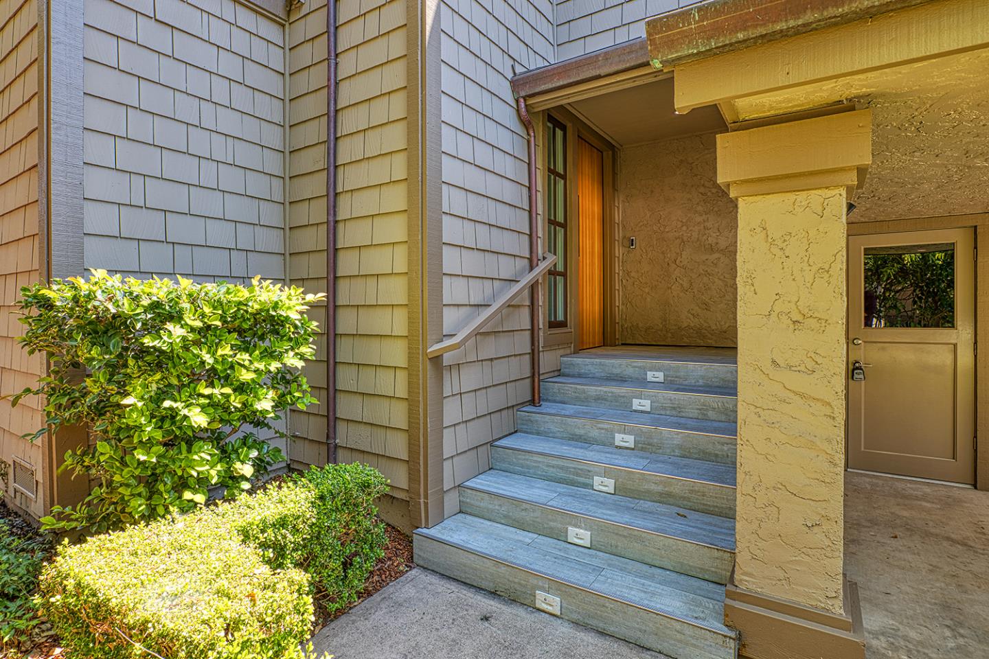 Detail Gallery Image 4 of 41 For 92 Frederick St a,  Santa Cruz,  CA 95062 - 2 Beds | 2/1 Baths