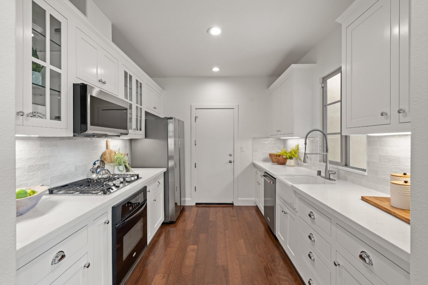 Detail Gallery Image 17 of 89 For 1298 Dahlia Loop, San Jose,  CA 95126 - 3 Beds | 3/2 Baths