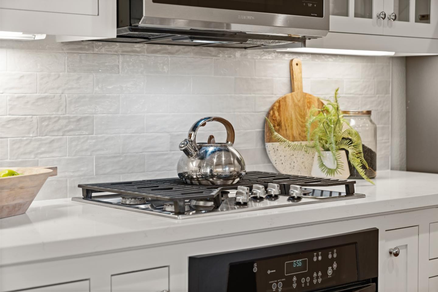 Detail Gallery Image 18 of 89 For 1298 Dahlia Loop, San Jose,  CA 95126 - 3 Beds | 3/2 Baths
