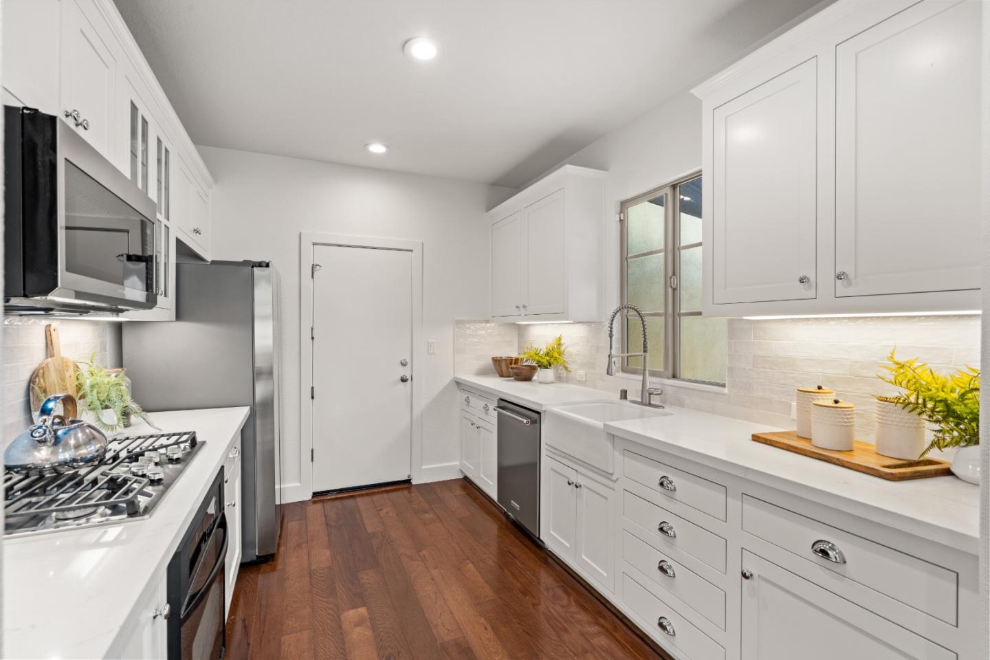 Detail Gallery Image 19 of 89 For 1298 Dahlia Loop, San Jose,  CA 95126 - 3 Beds | 3/2 Baths