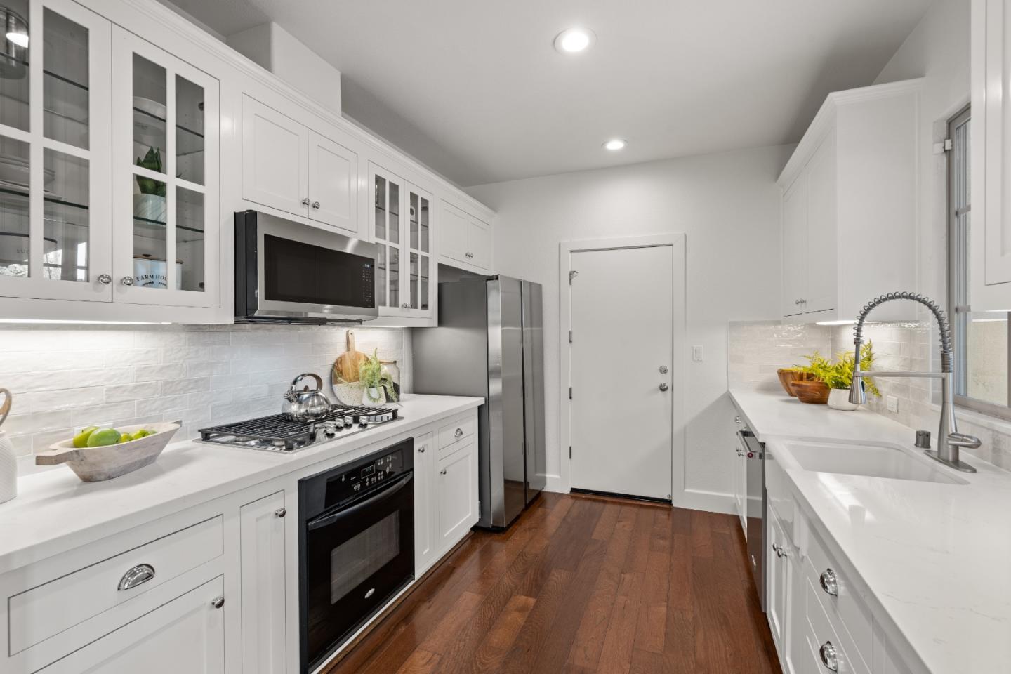 Detail Gallery Image 21 of 89 For 1298 Dahlia Loop, San Jose,  CA 95126 - 3 Beds | 3/2 Baths