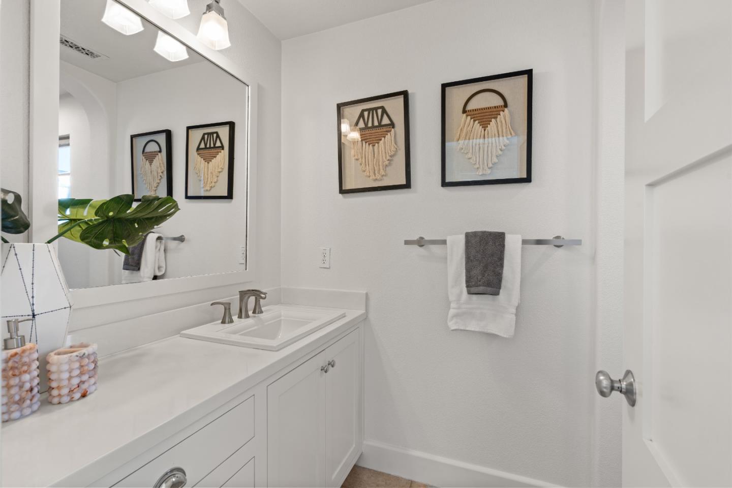 Detail Gallery Image 29 of 89 For 1298 Dahlia Loop, San Jose,  CA 95126 - 3 Beds | 3/2 Baths