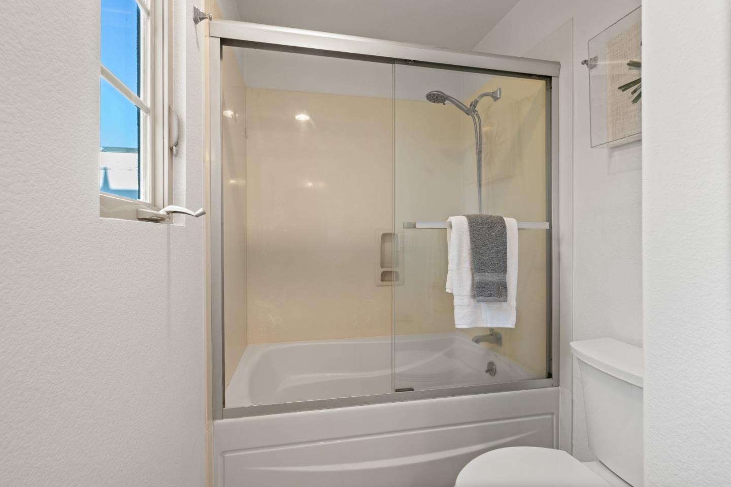 Detail Gallery Image 30 of 89 For 1298 Dahlia Loop, San Jose,  CA 95126 - 3 Beds | 3/2 Baths