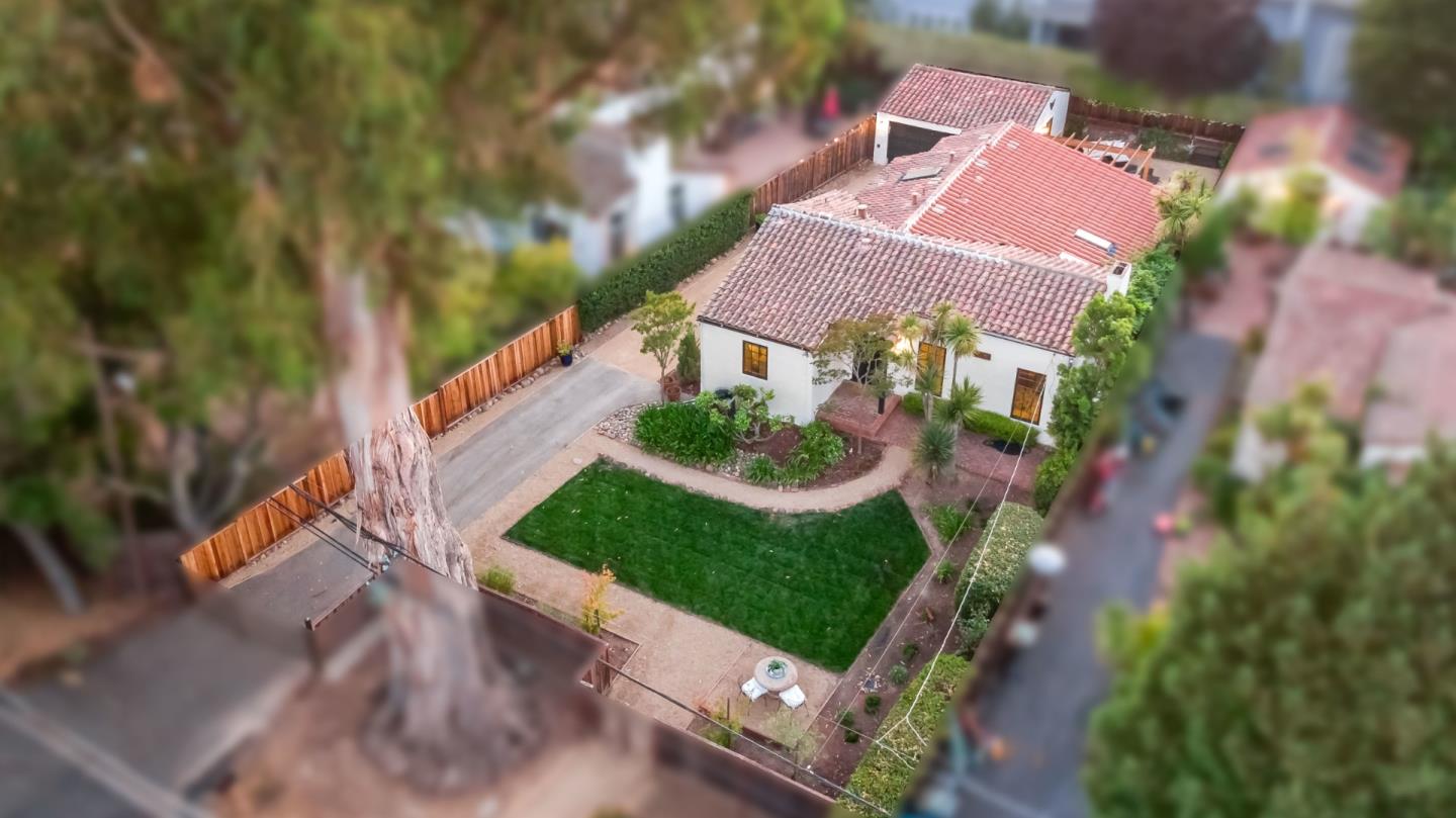 Detail Gallery Image 11 of 79 For 2030 Sand Hill Rd, Menlo Park,  CA 94025 - 3 Beds | 2/1 Baths