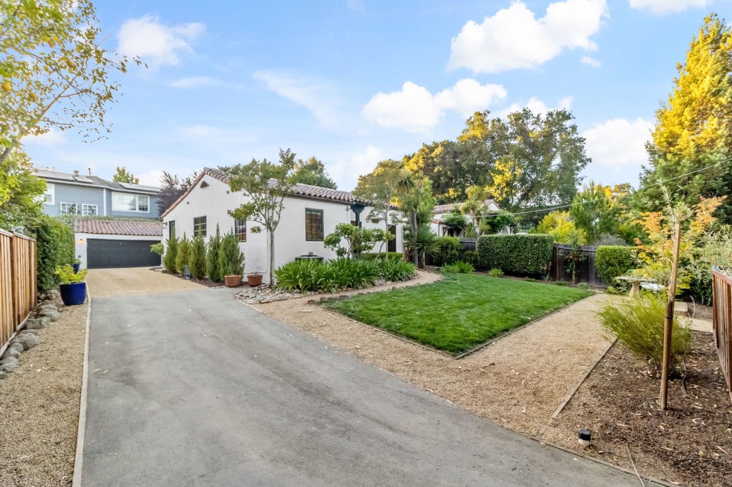 Detail Gallery Image 14 of 79 For 2030 Sand Hill Rd, Menlo Park,  CA 94025 - 3 Beds | 2/1 Baths