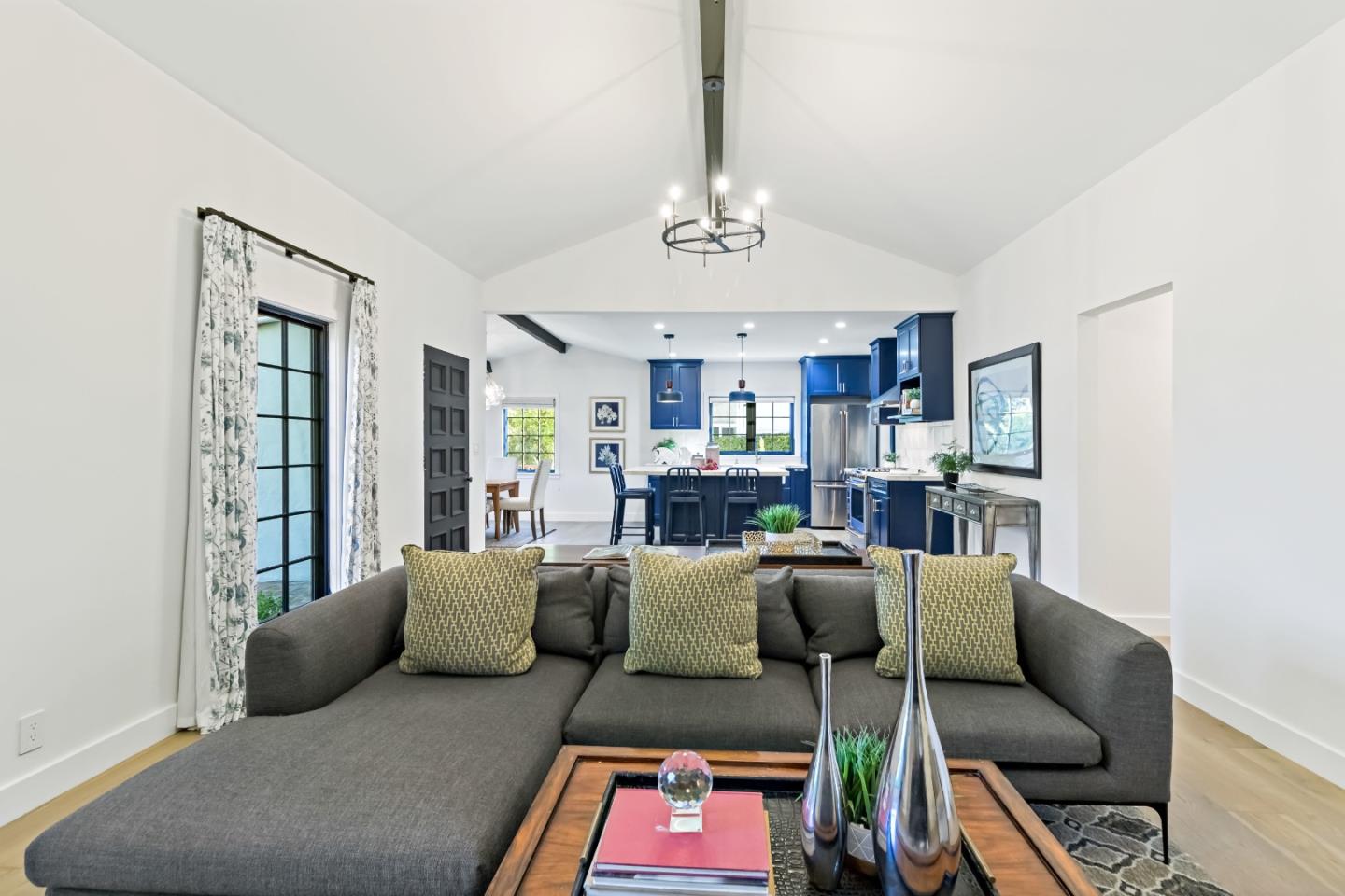 Detail Gallery Image 17 of 79 For 2030 Sand Hill Rd, Menlo Park,  CA 94025 - 3 Beds | 2/1 Baths