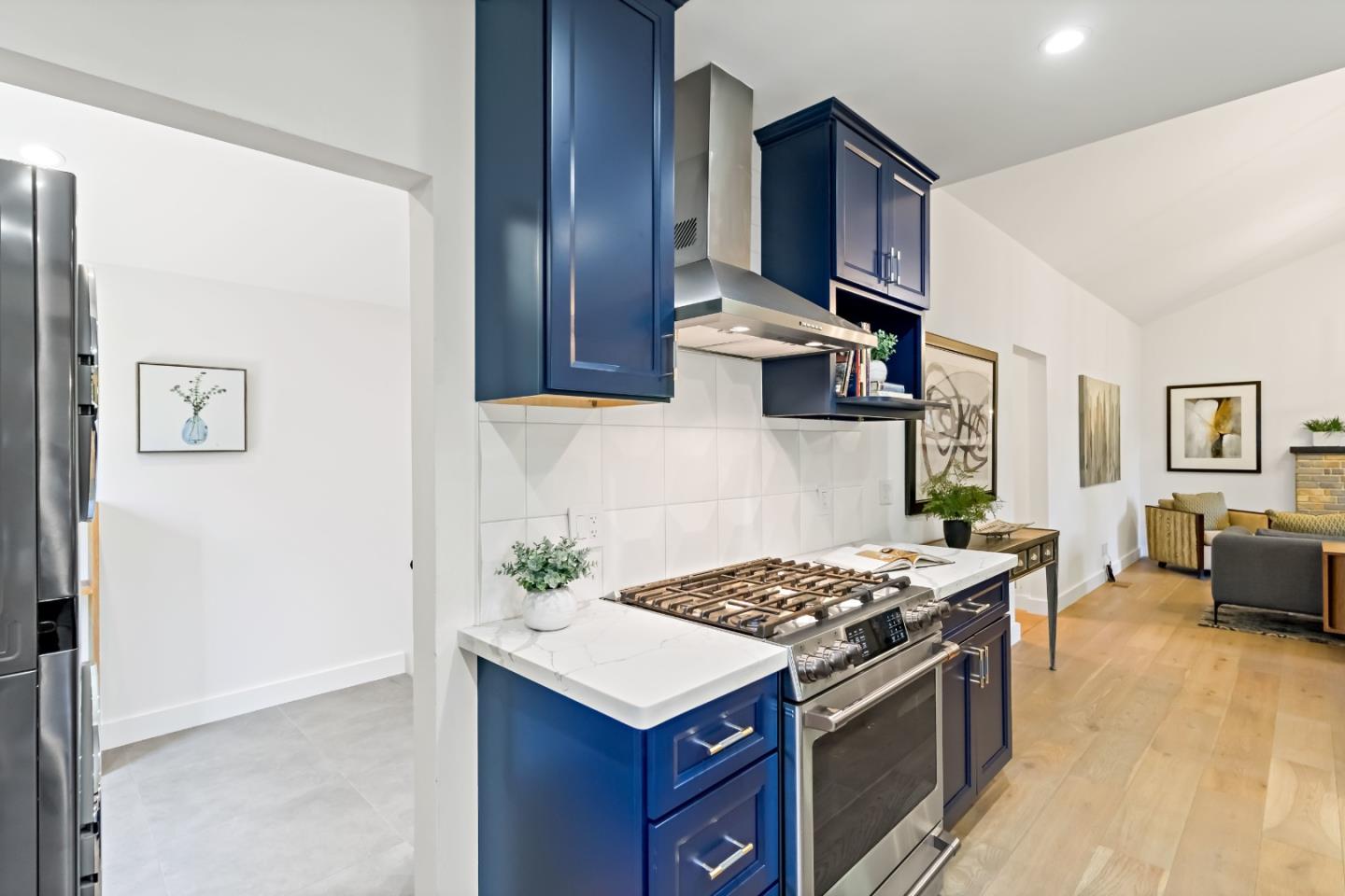 Detail Gallery Image 29 of 79 For 2030 Sand Hill Rd, Menlo Park,  CA 94025 - 3 Beds | 2/1 Baths