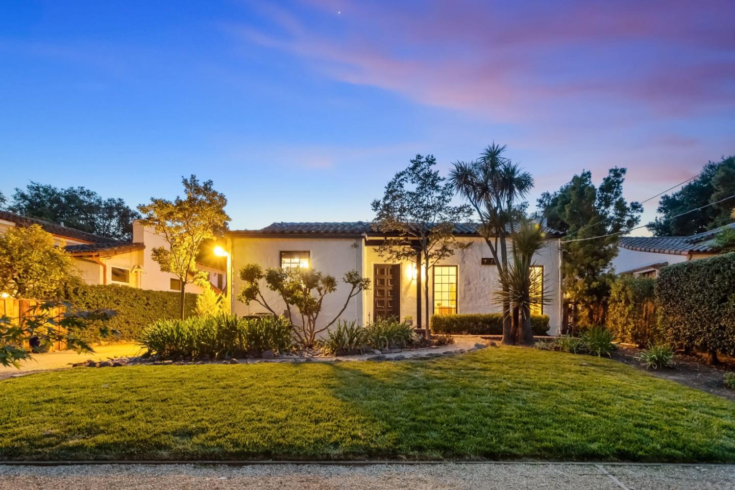 Detail Gallery Image 3 of 79 For 2030 Sand Hill Rd, Menlo Park,  CA 94025 - 3 Beds | 2/1 Baths