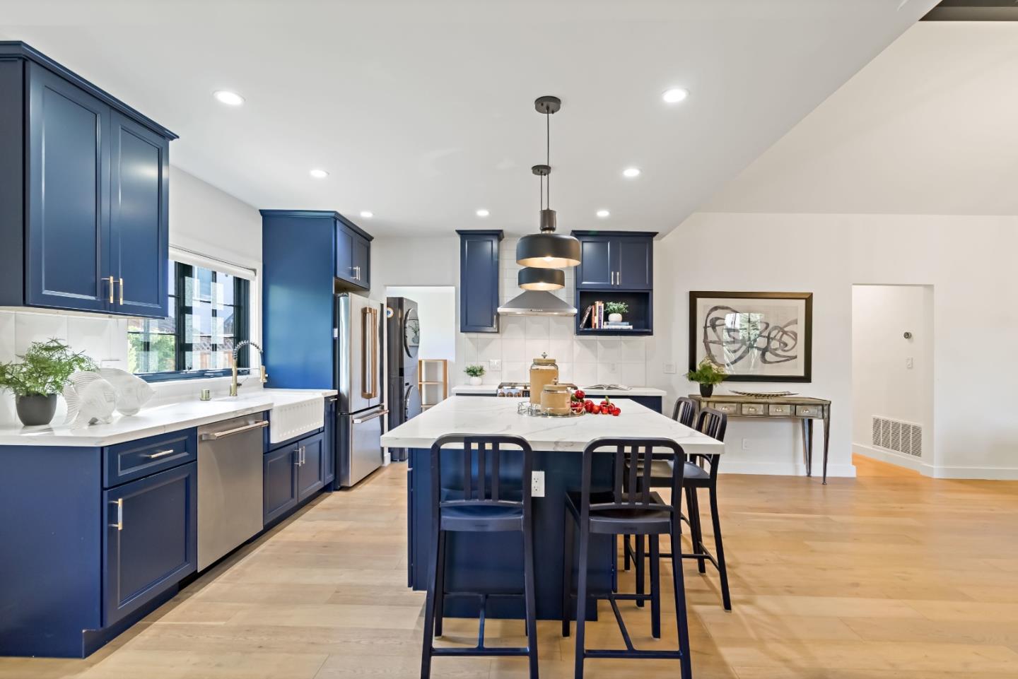 Detail Gallery Image 32 of 79 For 2030 Sand Hill Rd, Menlo Park,  CA 94025 - 3 Beds | 2/1 Baths