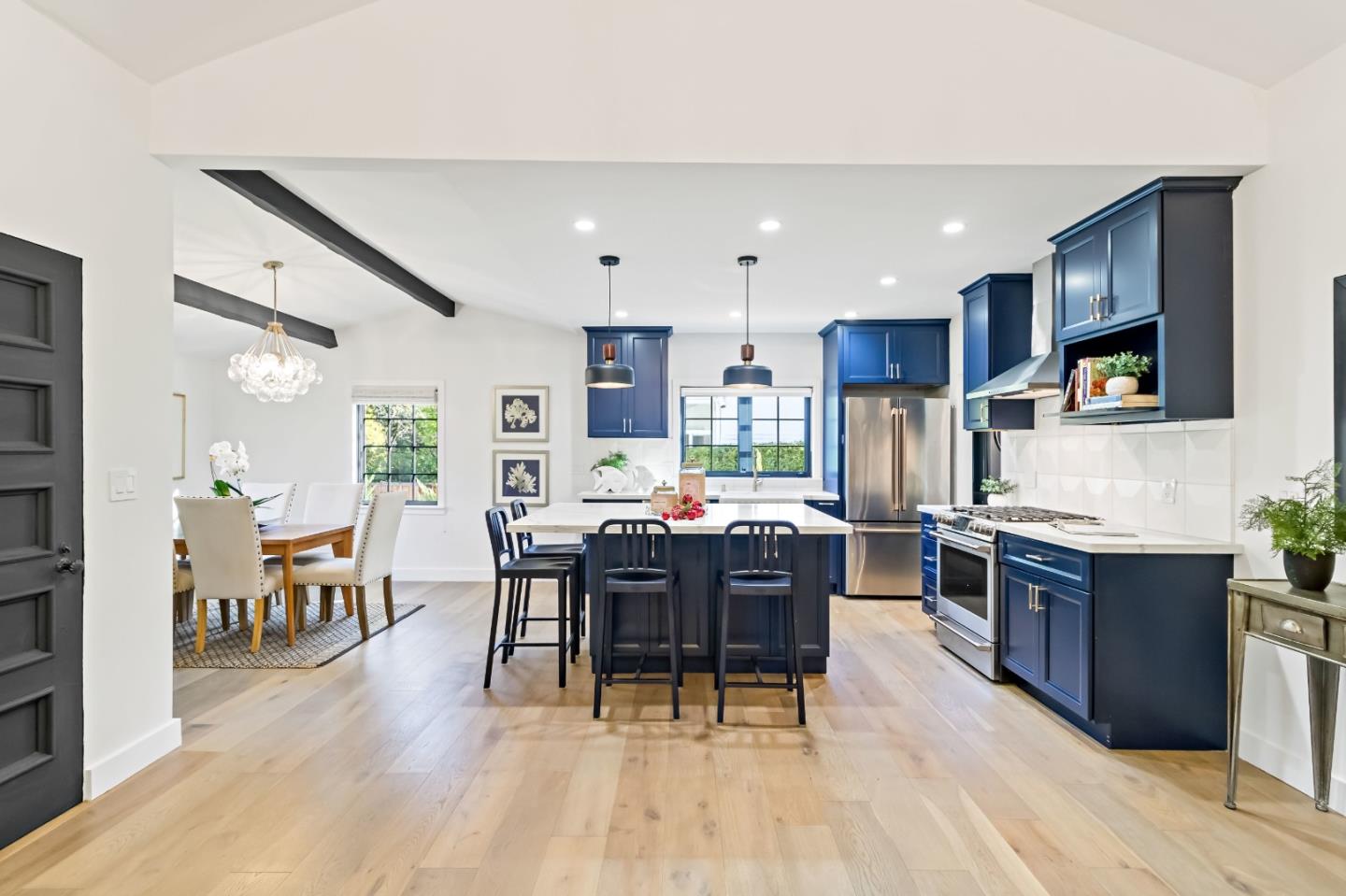 Detail Gallery Image 33 of 79 For 2030 Sand Hill Rd, Menlo Park,  CA 94025 - 3 Beds | 2/1 Baths