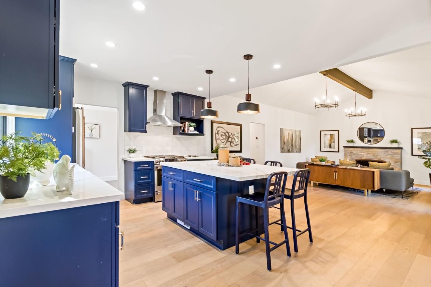 Detail Gallery Image 34 of 79 For 2030 Sand Hill Rd, Menlo Park,  CA 94025 - 3 Beds | 2/1 Baths