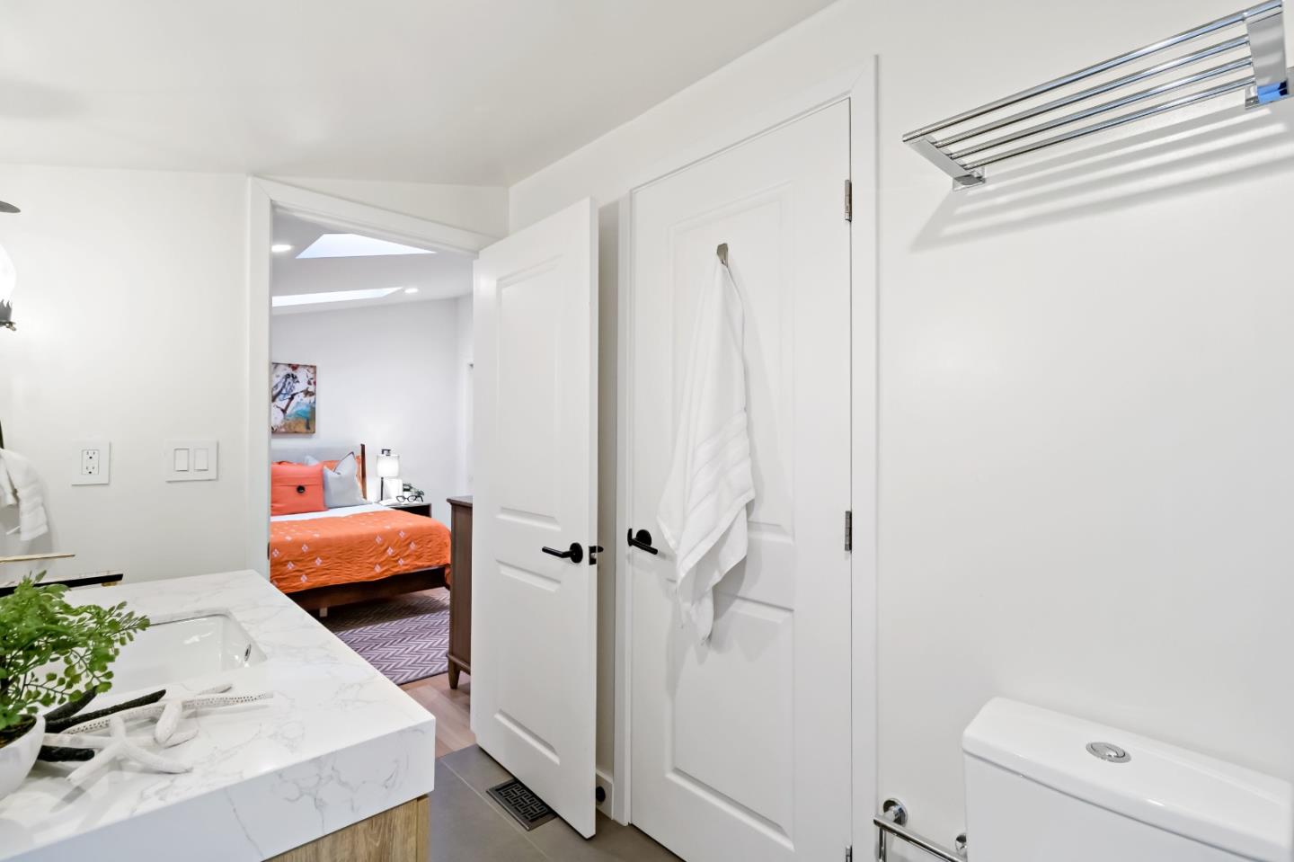 Detail Gallery Image 46 of 79 For 2030 Sand Hill Rd, Menlo Park,  CA 94025 - 3 Beds | 2/1 Baths