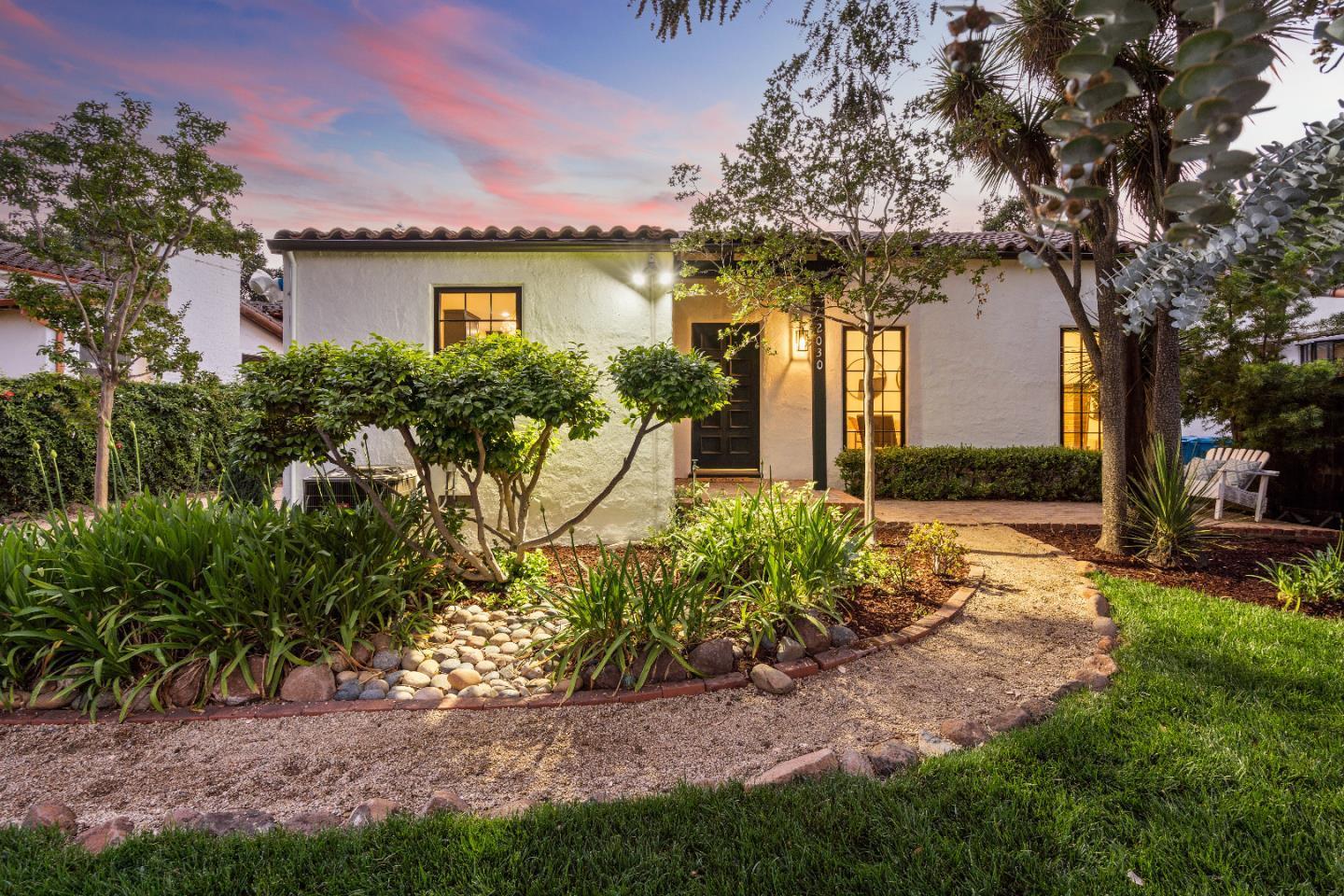 Detail Gallery Image 5 of 79 For 2030 Sand Hill Rd, Menlo Park,  CA 94025 - 3 Beds | 2/1 Baths