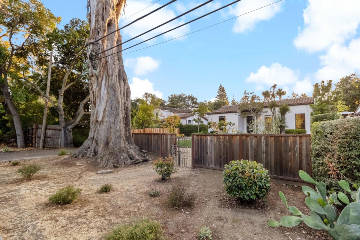 Detail Gallery Image 66 of 79 For 2030 Sand Hill Rd, Menlo Park,  CA 94025 - 3 Beds | 2/1 Baths