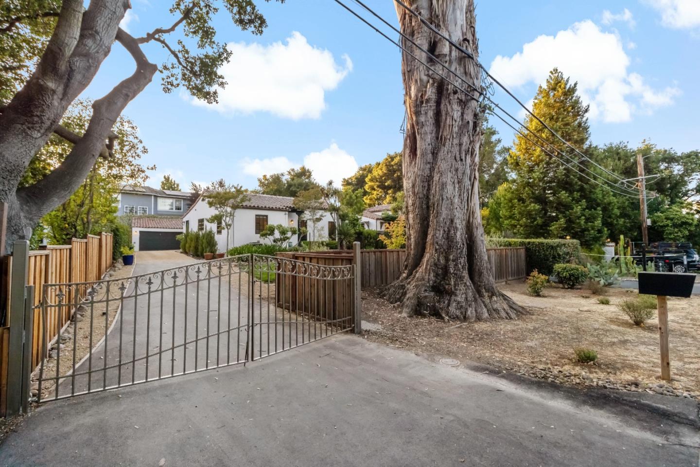 Detail Gallery Image 68 of 79 For 2030 Sand Hill Rd, Menlo Park,  CA 94025 - 3 Beds | 2/1 Baths