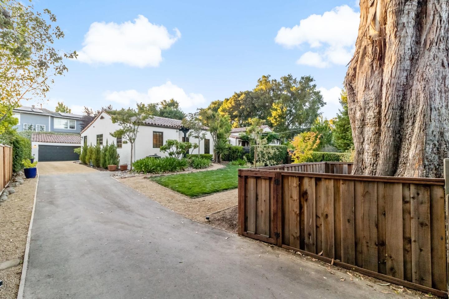 Detail Gallery Image 70 of 79 For 2030 Sand Hill Rd, Menlo Park,  CA 94025 - 3 Beds | 2/1 Baths