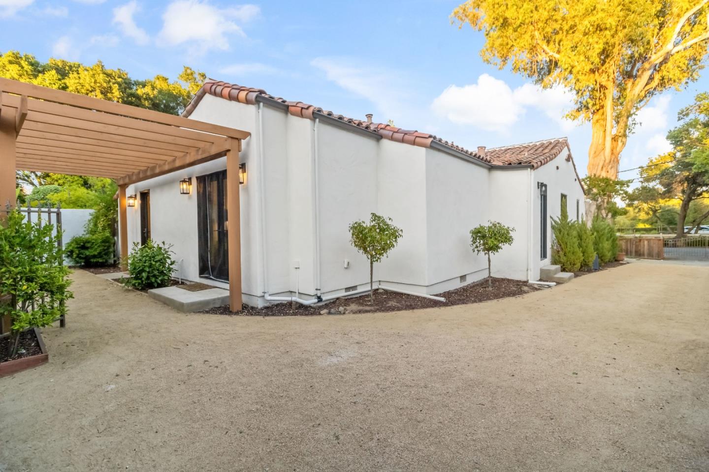 Detail Gallery Image 71 of 79 For 2030 Sand Hill Rd, Menlo Park,  CA 94025 - 3 Beds | 2/1 Baths