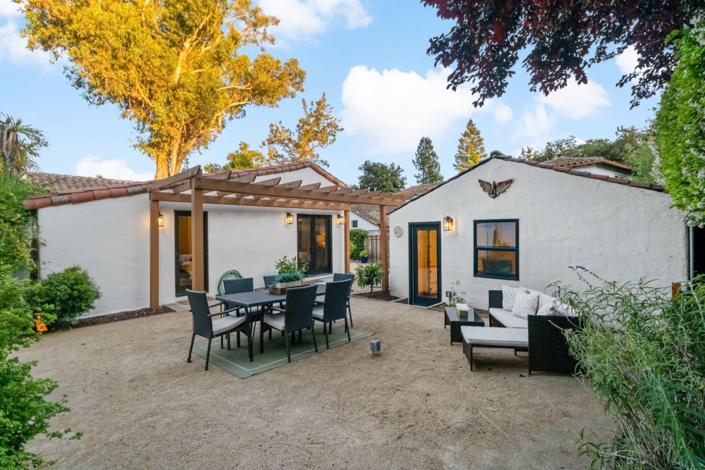 Detail Gallery Image 73 of 79 For 2030 Sand Hill Rd, Menlo Park,  CA 94025 - 3 Beds | 2/1 Baths