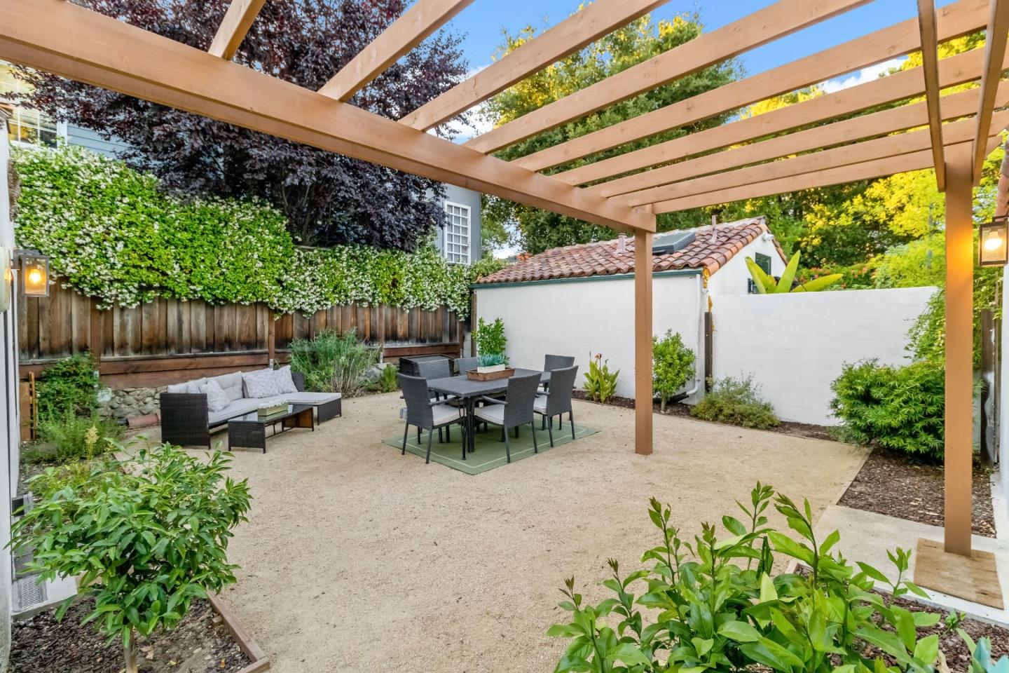 Detail Gallery Image 75 of 79 For 2030 Sand Hill Rd, Menlo Park,  CA 94025 - 3 Beds | 2/1 Baths