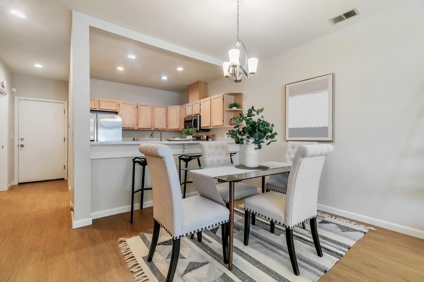 Detail Gallery Image 12 of 46 For 3637 Cabernet Vineyards Cir, San Jose,  CA 95117 - 2 Beds | 2/1 Baths