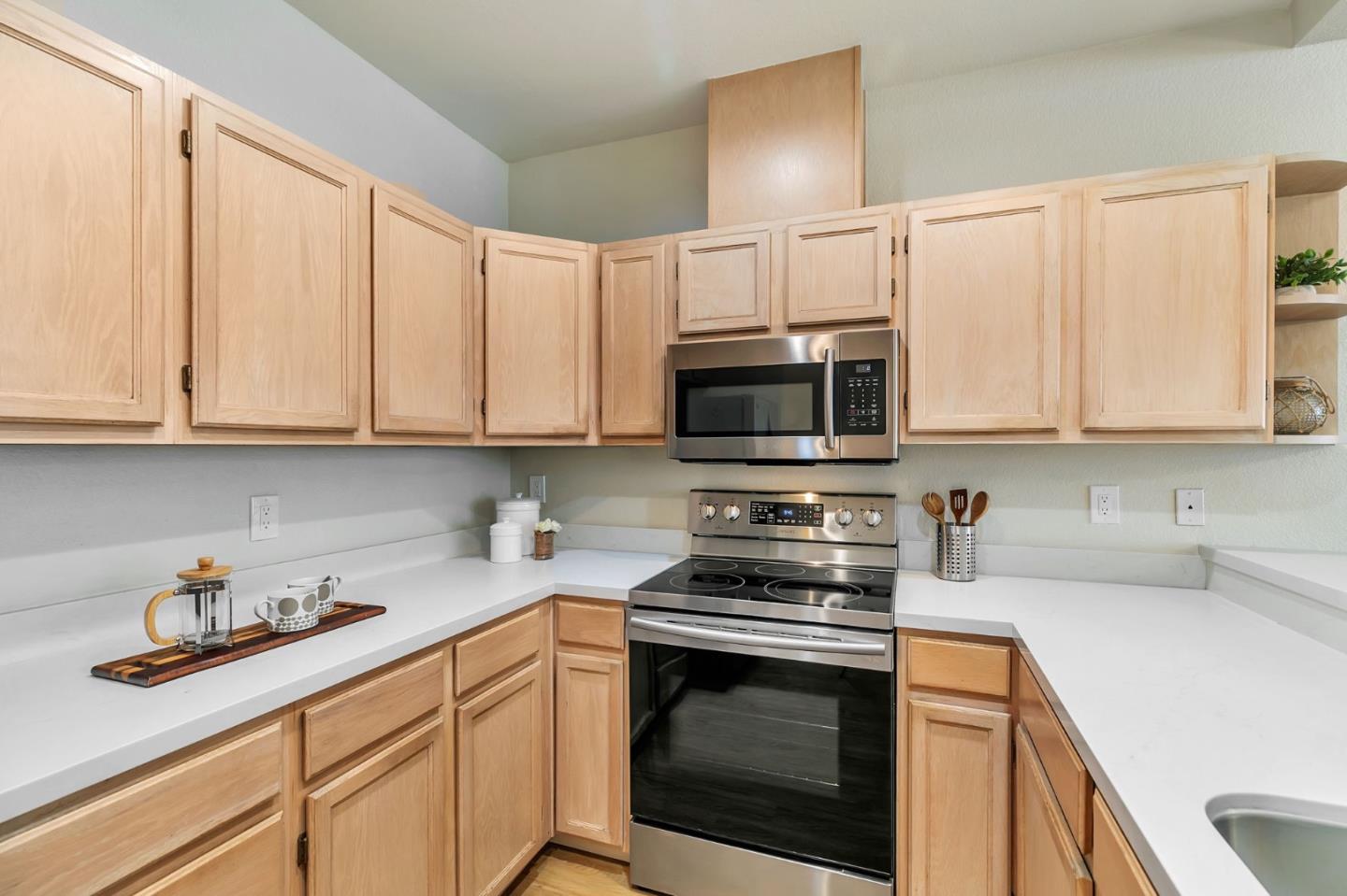 Detail Gallery Image 18 of 46 For 3637 Cabernet Vineyards Cir, San Jose,  CA 95117 - 2 Beds | 2/1 Baths