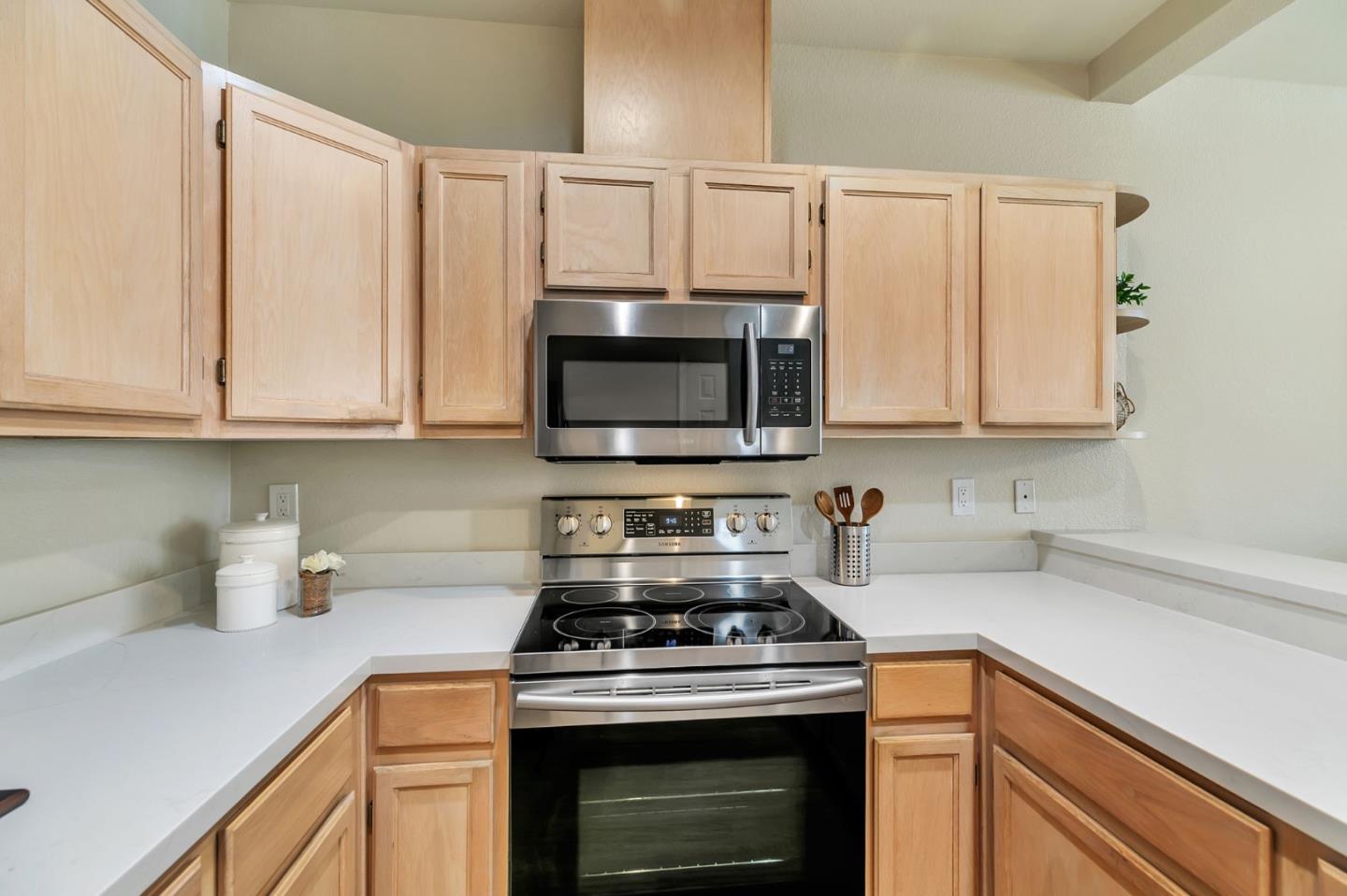 Detail Gallery Image 19 of 46 For 3637 Cabernet Vineyards Cir, San Jose,  CA 95117 - 2 Beds | 2/1 Baths