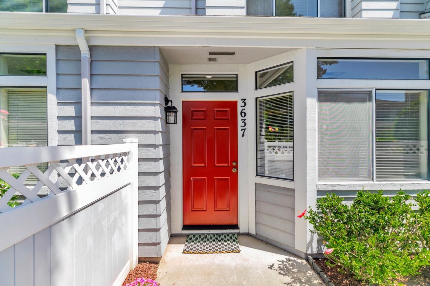 Detail Gallery Image 2 of 46 For 3637 Cabernet Vineyards Cir, San Jose,  CA 95117 - 2 Beds | 2/1 Baths