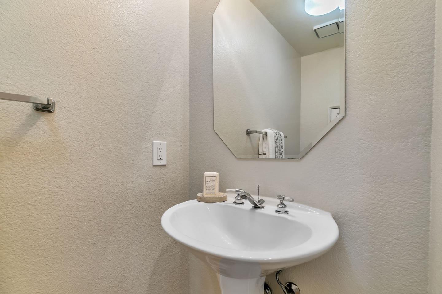 Detail Gallery Image 22 of 46 For 3637 Cabernet Vineyards Cir, San Jose,  CA 95117 - 2 Beds | 2/1 Baths