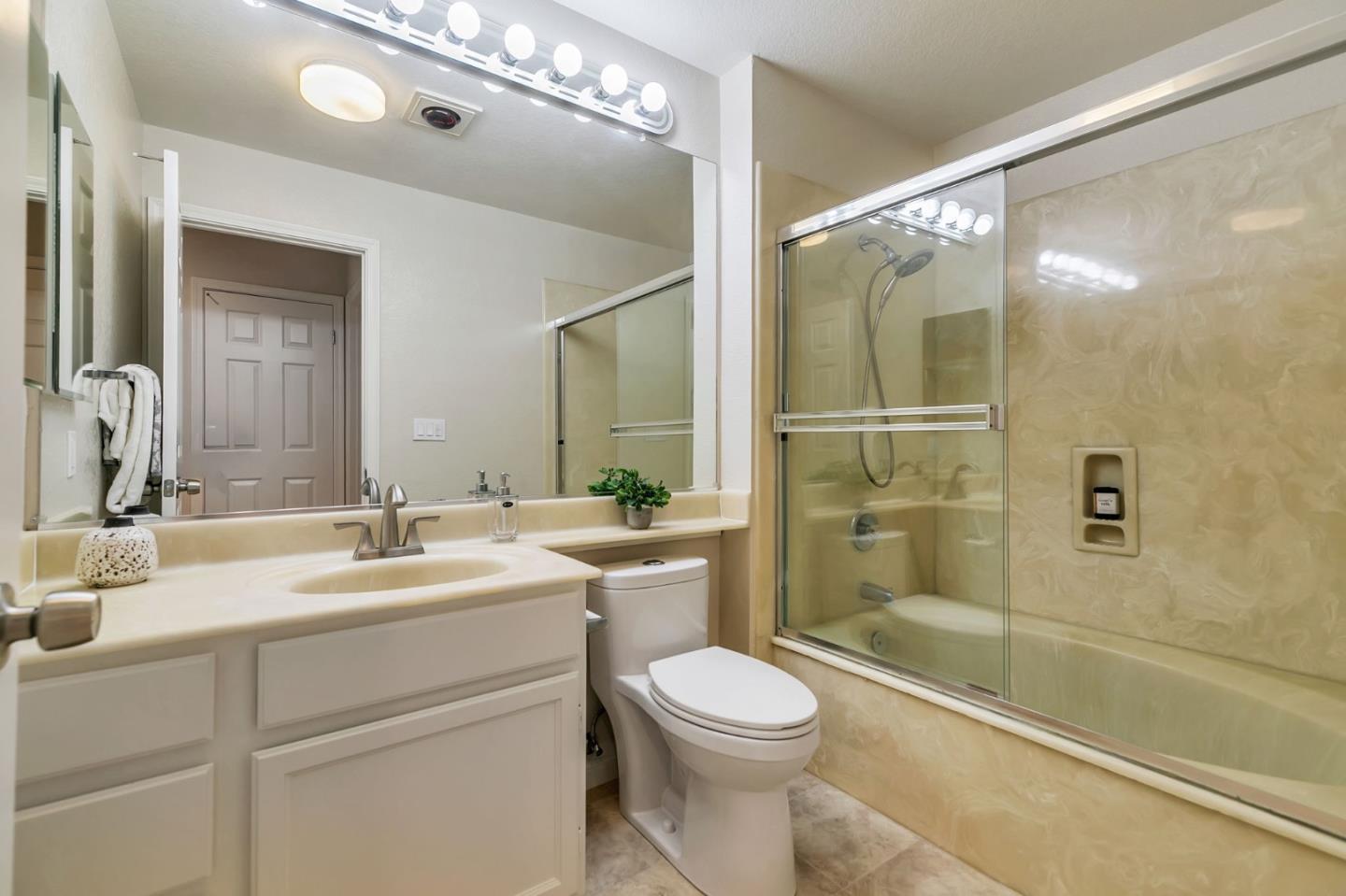 Detail Gallery Image 26 of 46 For 3637 Cabernet Vineyards Cir, San Jose,  CA 95117 - 2 Beds | 2/1 Baths