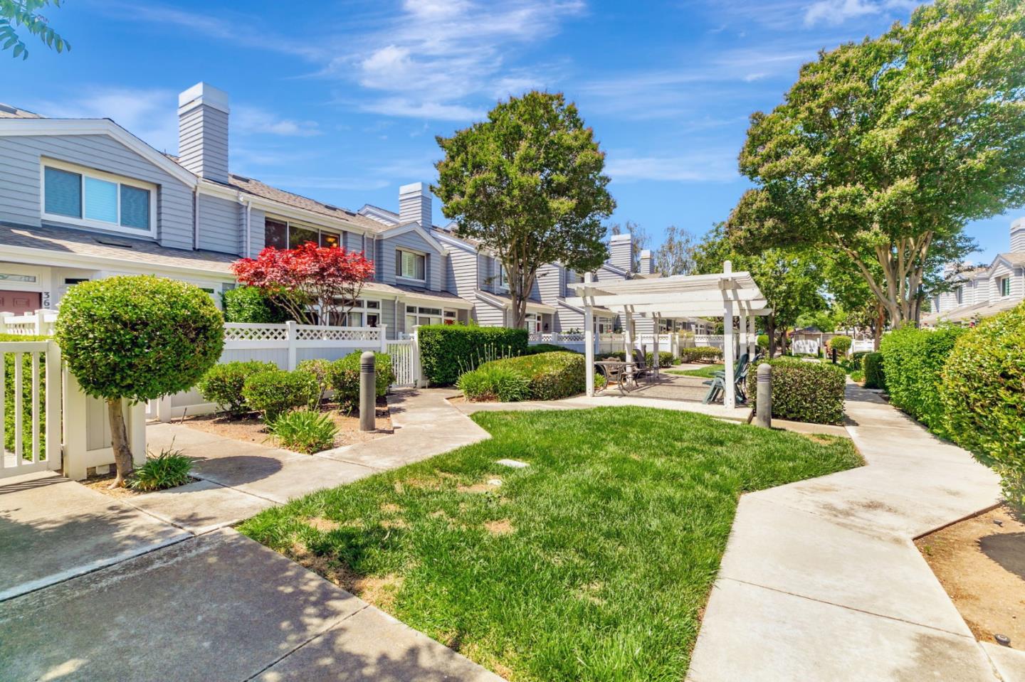 Detail Gallery Image 37 of 46 For 3637 Cabernet Vineyards Cir, San Jose,  CA 95117 - 2 Beds | 2/1 Baths